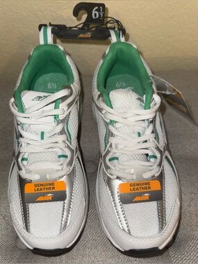 Avia women’s sneakers, sz 6.5